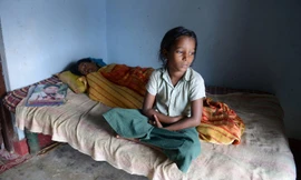 Cả ngôi làng Peddakunta hầu hết chỉ còn phụ nữ, trẻ em và người già