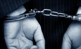 Hiệu trưởng bị kết án chung thân vì nhận hối lộ và biển thủ công quỹ. Hình minh họa.