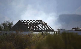 Khói bốc lên từ hiện trường rơi máy bay F-16