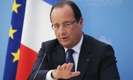 Tổng thống Pháp Francois Hollande tuyên bố đóng cửa biên giới và ban bố tình trạng khẩn cấp sau vụ khủng bố Paris