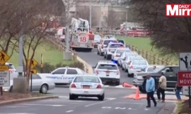 Xe cảnh sát bên ngoài trung tâm thương mại