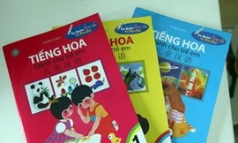 Sách tiếng Hoa thiếu nhi in ‘đường lưỡi bò’