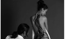 Cô gái sẵn sàng cởi đồ vì body painting