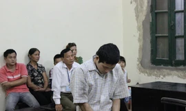 Đốt vợ vì bực tức vô cớ