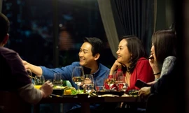 “Tiệc Trăng Máu” thu 45 tỷ đồng, thiết lập lại thói quen ra rạp xem phim của khán giả Việt