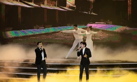 Lam Trường - Đan Trường song ca khiến thanh xuân 8x, 9x ùa về tại bán kết Hoa hậu Việt Nam