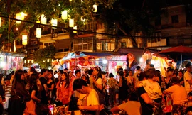 'Nghẹt thở' đi phố Trung thu lớn nhất Hà Thành