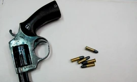 Truy sát bằng súng, hai người trọng thương