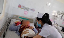 Kỳ tích của BV tuyến quận cho người phụ nữ 27 năm mang hậu môn giả