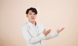 Chàng kỹ sư xây dựng đam mê cầm MIC
