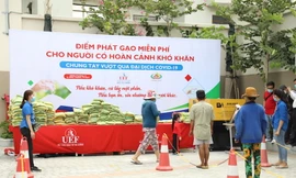 Trường ĐH Kinh tế Tài chính TP. HCM làm “ATM gạo” cho cộng đồng