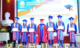 Vì dịch COVID-19, hàng ngàn sinh viên không thể nhận bằng tốt nghiệp