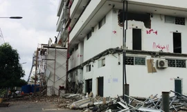 Cưỡng chế, tháo dỡ loạt chung cư mini 'đội lốt' nhà riêng lẻ ở TPHCM