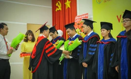 Đào tạo thạc sĩ, tiến sĩ: Bình mới rượu có mới?