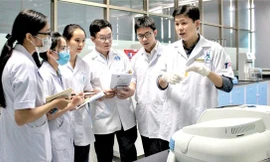 Có nên thưởng tiền cho giảng viên nghiên cứu khoa học?