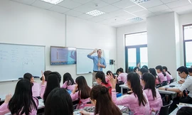 Lương giảng viên đại học được tính như thế nào?