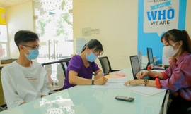 Hàng chục nghìn sinh viên đi học trở lại, chuyên gia cảnh báo gì?