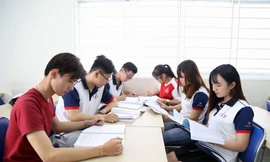 Sinh viên TP. HCM đi học trở lại vào ngày 1/3