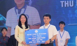 Học phí trường đại học tăng kịch trần: Trường làm gì để hỗ trợ sinh viên?