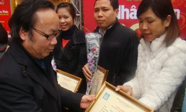 Báo Tiền Phong đoạt giải tại Hội báo xuân 2012