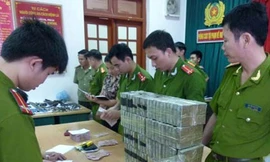 Tiêu diệt trùm ma túy, thu 100 bánh heroin