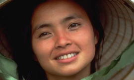 Nữ nhà văn Việt chỉ học hết lớp 3 nhưng có sách bán chạy nhất ở Mỹ