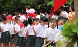 Thầy trò, phụ huynh Tiểu học Nam Thành Công rộn ràng dự lễ khai giảng sau 2 năm không thể tổ chức