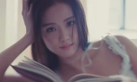 MV solo “Flower” của Jisoo (BLACKPINK): Visual đẹp "tràn màn hình" là điểm cộng 