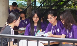 Cựu học sinh THCS Marie Curie Hà Nội mở triển lãm, gỡ rối cho teen thi vào lớp 10