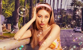 Gặp tình huống khó đỡ khi đứng cạnh dàn MC "khổng lồ", Sunmi có phản ứng cực đáng yêu!