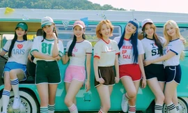 Nối tiếp "After School", Weeekly khép lại mùa Hè sôi động với "Holiday Party"