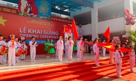 Thầy cô và tween Tiểu học Văn Chương rộn ràng đón khai giảng năm học mới