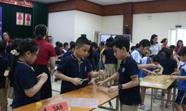 Tween Tiểu học Đoàn Thị Điểm trổ tài thi STEM: Làm máy lọc nước, xếp tháp từ sợi mỳ