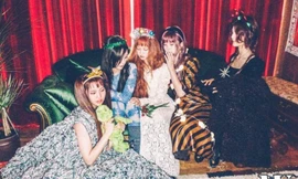 NewJeans lạc vào xứ sở thần tiên trên W Korea: Ảnh bìa khó hiểu, ảnh cá nhân lại "gây mê"