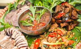 Ghé Lai Châu tháng 3 này đừng bỏ qua món lam nhọ, gói thịt treo gác bếp mang về