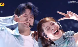 Chi Pu - Amber tạo "phản ứng hóa học" bùng nổ khi nhảy đôi 