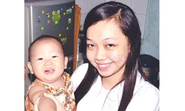 Tân thủ khoa chuyên giúp mẹ chăm trẻ