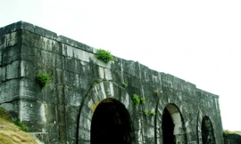 Kỳ vĩ thành đá cổ lớn nhất Đông Nam Á