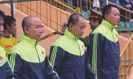 Lương cao, trang bị hiện đại, trọng tài vẫn 'bẻ còi'