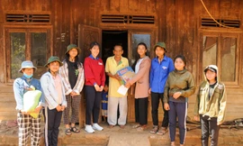 Nữ sinh nhận học bổng RMIT truyền cảm hứng cho học sinh dân tộc thiểu số 