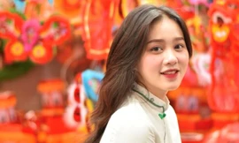 Đắm chìm trong sắc màu Trung thu cùng hot girl Ngoại thương