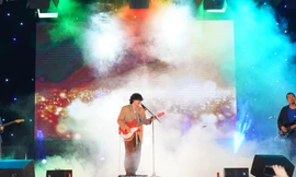 Ngọt Band cực ‘phiêu’ trong đêm đại nhạc hội chào tân sinh viên trường Báo