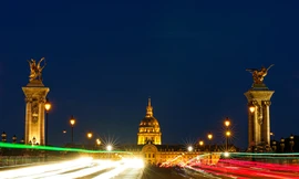 Thành phố Paris về đêm mùa COVID-19 qua góc máy của du học sinh Việt Nam