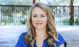 Thoát khỏi vụ bắt cóc năm 15 tuổi, cô gái Mỹ trở thành người truyền cảm hứng trên Tiktok