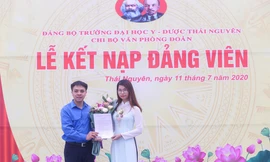Sinh viên không “Nhạt Đảng, khô Đoàn, xa rời chính trị”!