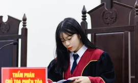 Nữ thẩm phán tương lai thu hút cả nghìn like chỉ bằng một bức ảnh