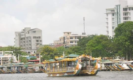 Sông Hương hôm nay: ngột ngạt và quá tải