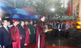 Thủ tướng Nguyễn Xuân Phúc và các đại biểu dự lễ tưởng niệm các Vua Hùng tại Đền Thượng thuộc Khu di tích lịch sử Quốc gia đặc biệt Đền Hùng. (Ảnh: Lâm Khánh/TTXVN)