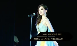 Á hậu Phương Nga diện váy dạ hội màu xanh nổi bật.