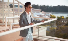 Quang Dũng khoe vẻ điển trai lịch lãm tuổi U50 tại Brunei